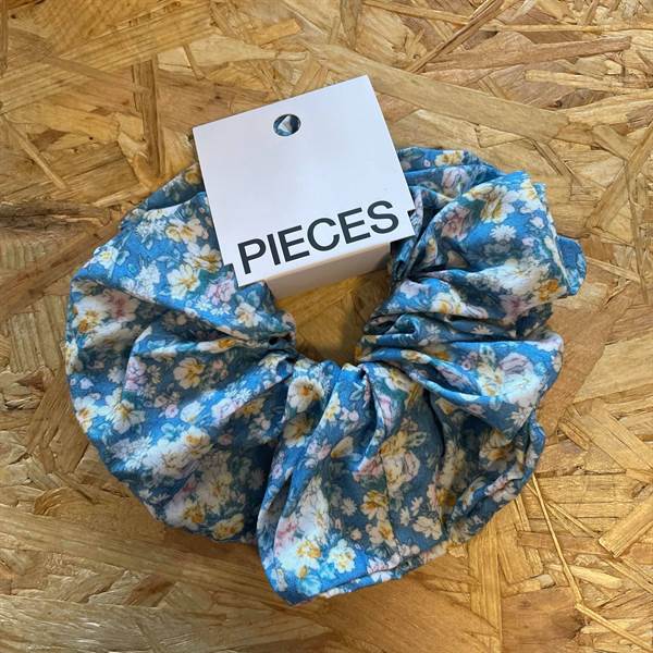 Pieces stor scrunchie - blomster/blå